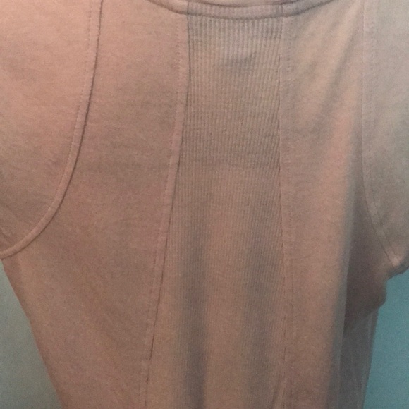 💥SALE💥 🔴2/$10Simply Vera Wang Scoop Neck Sharkbite Tunic - Picture 5 of 9